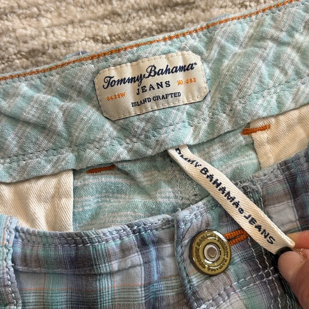 Tommy Bahama Jeans Mens Plaid Cargo Shorts Size 35 Light Blue Cotton Bermuda